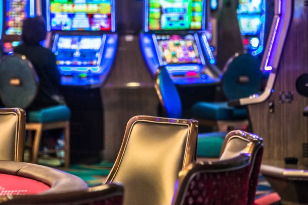 singhatoto mobile app interface showing live dealer tables and sportsbook menu